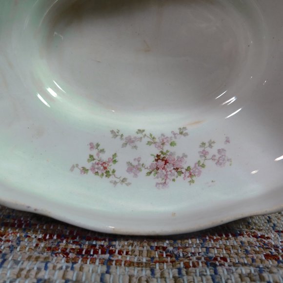 Etruria-Mellor & Co Covered Vegetable Dish with Lid, Gold Accents - Picture 7 of 12